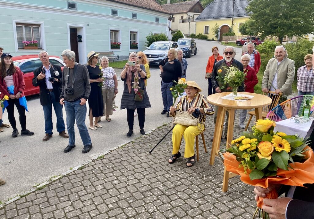 In der Mitte sitzend meine Freundin Alena Horná